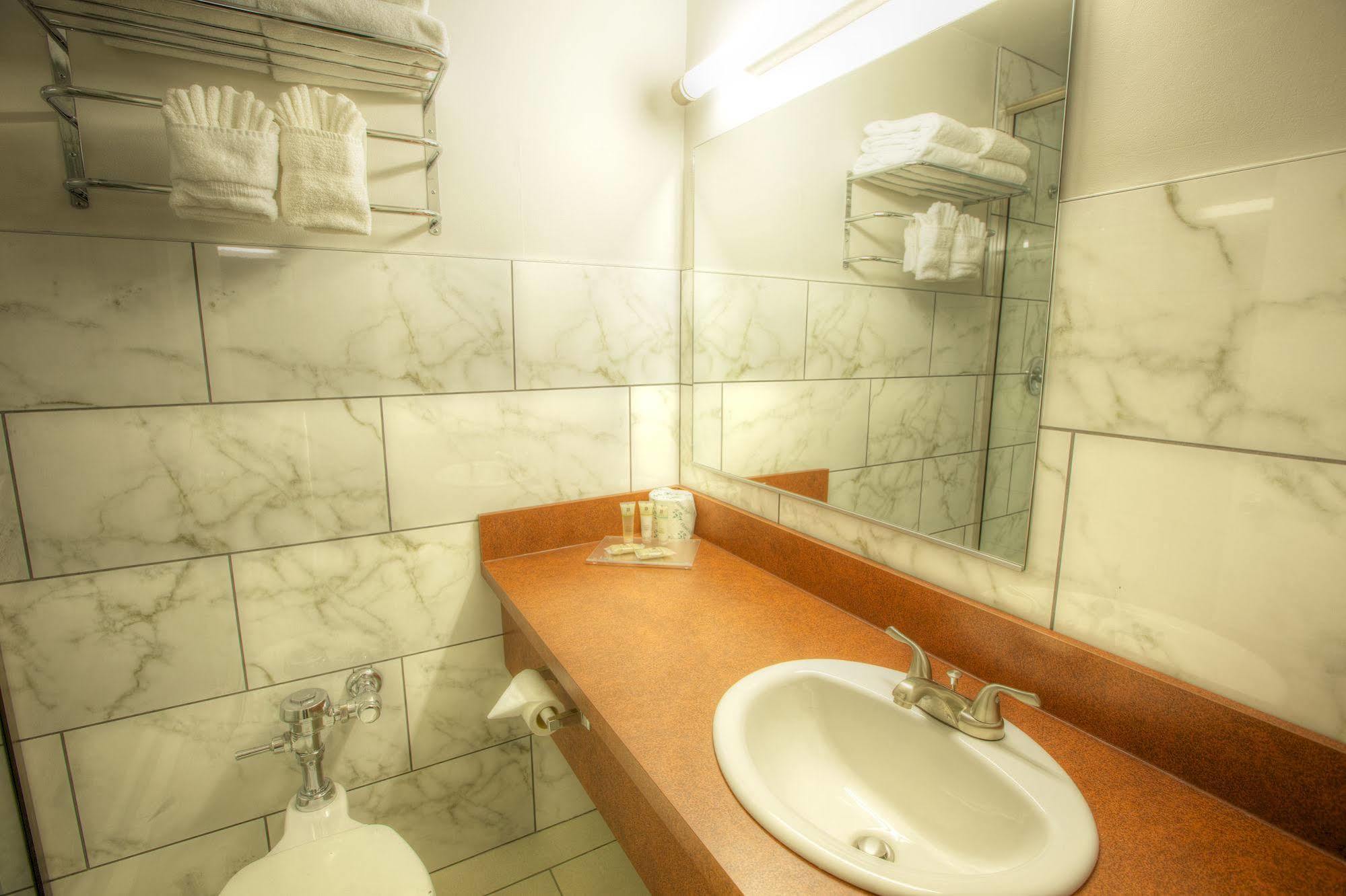 Hotel Ruby Спокан Экстерьер фото